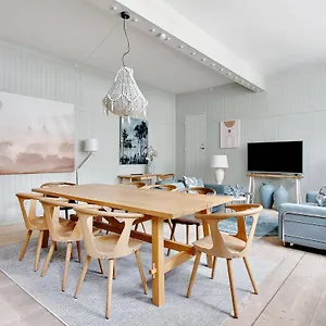 Ferienhaus Sanders Secret - Pleasant Three-bedroom Townhouse Near Main Attractions, Kopenhagen